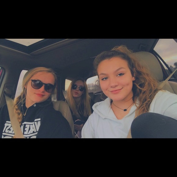 Meet your Posher, Kailey - Picture 2 of 2